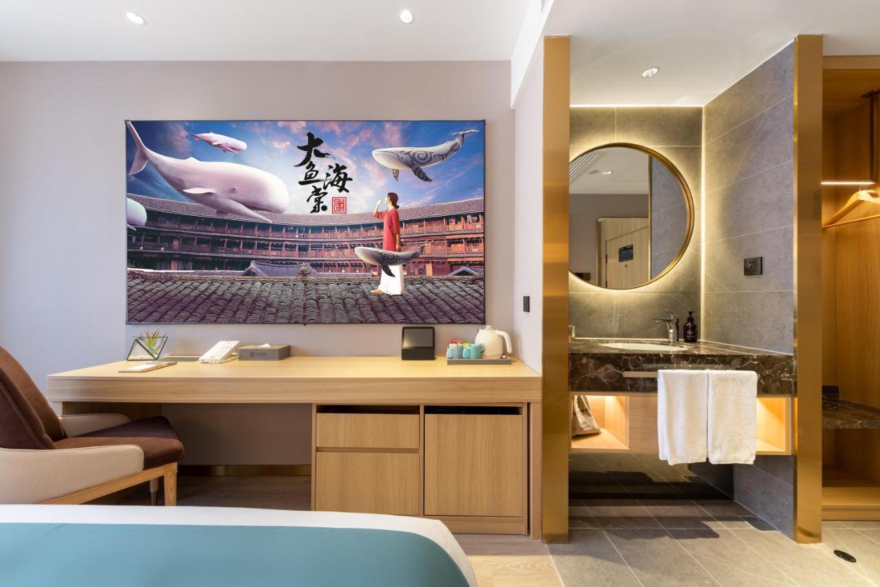 East Sacred Hotel--Very Near Beijing Tiananmen Square ,The Forbidden City,The Temple Of Heaven ,3 Minutes' Walk To Wangfujing Subway ,Located In The Center Of Beijing, Many Shopping Malls Around,Newly Renovated Hotel-Able To Receive Foreign Guests Exterior photo A room at the hotel