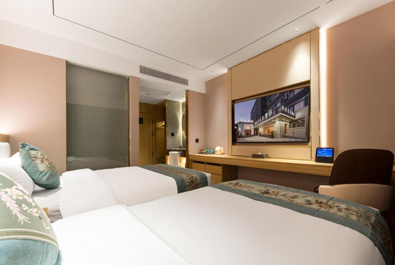 East Sacred Hotel--Very Near Beijing Tiananmen Square ,The Forbidden City,The Temple Of Heaven ,3 Minutes' Walk To Wangfujing Subway ,Located In The Center Of Beijing, Many Shopping Malls Around,Newly Renovated Hotel-Able To Receive Foreign Guests Exterior photo Deluxe Room
