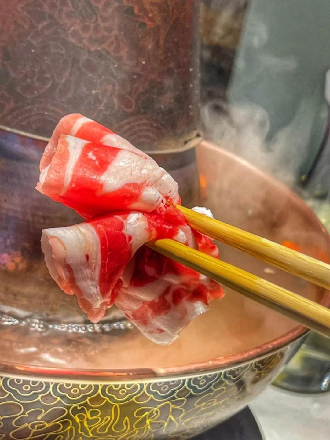 East Sacred Hotel--Very Near Beijing Tiananmen Square ,The Forbidden City,The Temple Of Heaven ,3 Minutes' Walk To Wangfujing Subway ,Located In The Center Of Beijing, Many Shopping Malls Around,Newly Renovated Hotel-Able To Receive Foreign Guests Exterior photo Marinated lamb