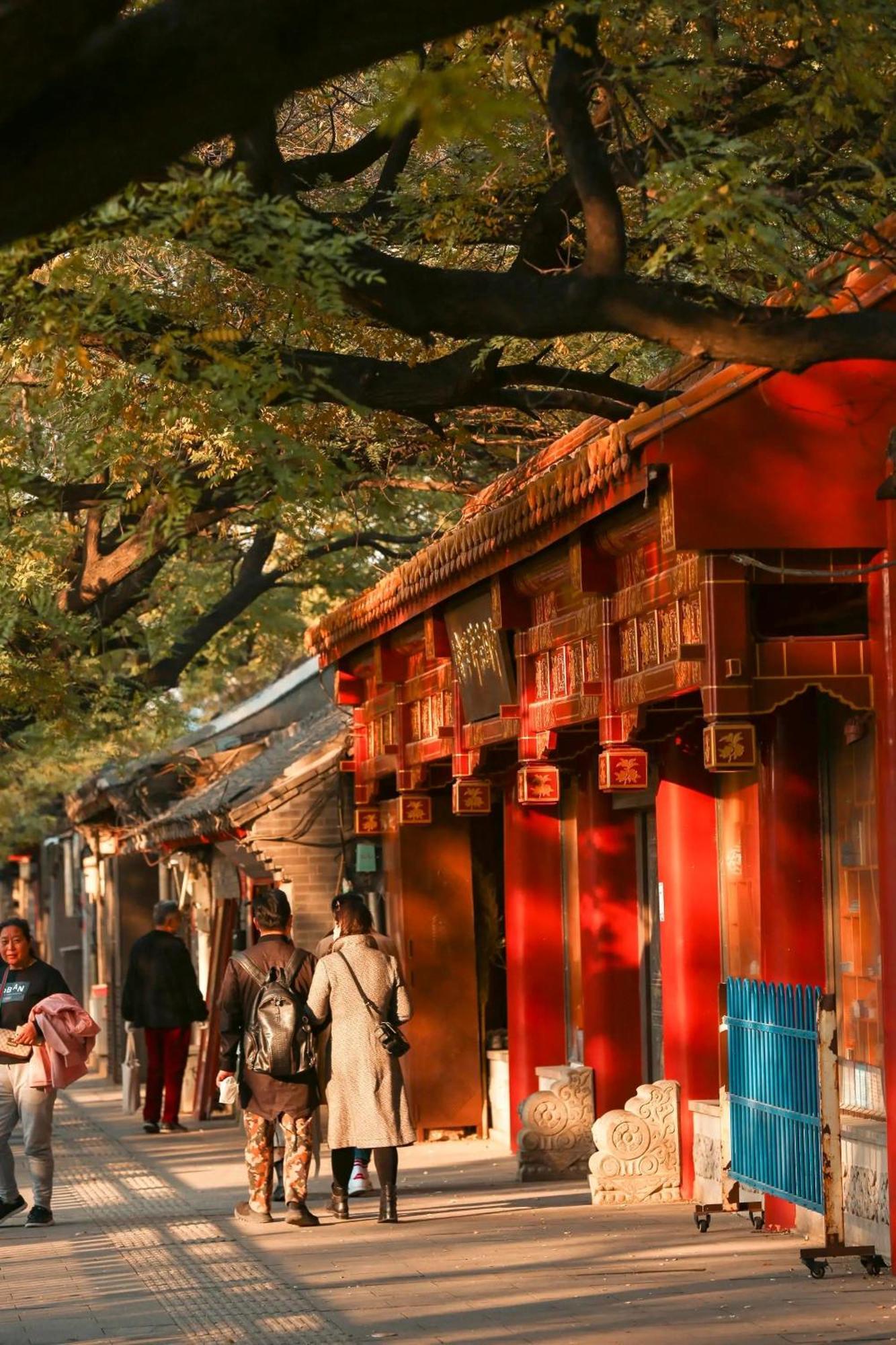 East Sacred Hotel--Very Near Beijing Tiananmen Square ,The Forbidden City,The Temple Of Heaven ,3 Minutes' Walk To Wangfujing Subway ,Located In The Center Of Beijing, Many Shopping Malls Around,Newly Renovated Hotel-Able To Receive Foreign Guests Exterior photo The temple's main entrance