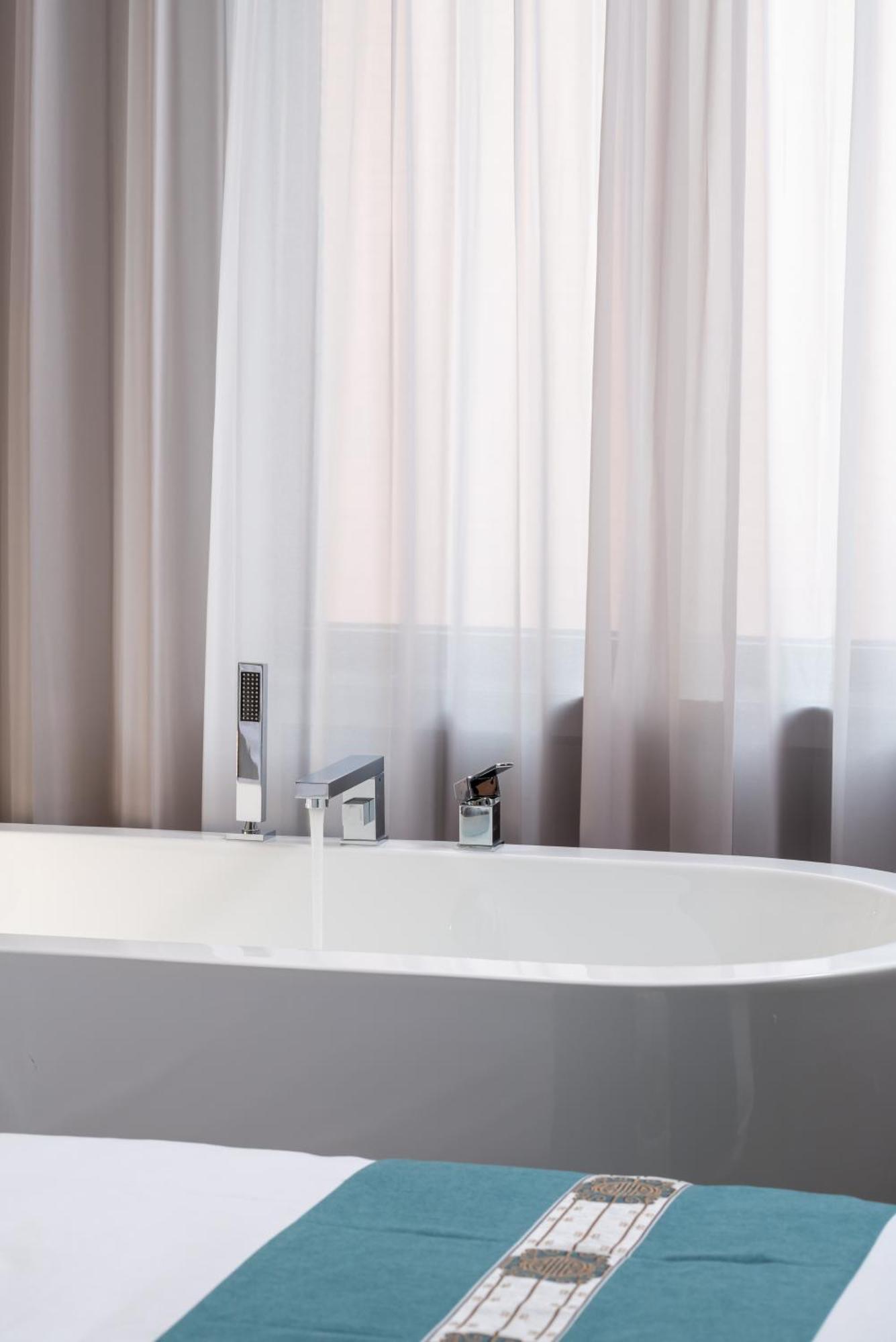 East Sacred Hotel--Very Near Beijing Tiananmen Square ,The Forbidden City,The Temple Of Heaven ,3 Minutes' Walk To Wangfujing Subway ,Located In The Center Of Beijing, Many Shopping Malls Around,Newly Renovated Hotel-Able To Receive Foreign Guests Exterior photo A shower curtain