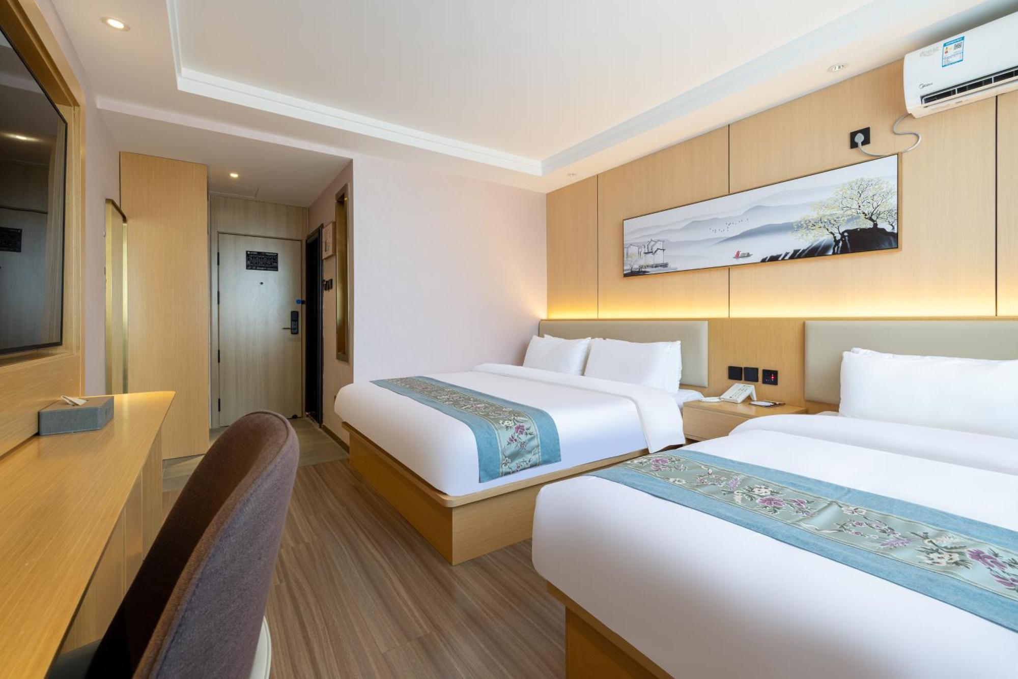 East Sacred Hotel--Very Near Beijing Tiananmen Square ,The Forbidden City,The Temple Of Heaven ,3 Minutes' Walk To Wangfujing Subway ,Located In The Center Of Beijing, Many Shopping Malls Around,Newly Renovated Hotel-Able To Receive Foreign Guests Exterior photo